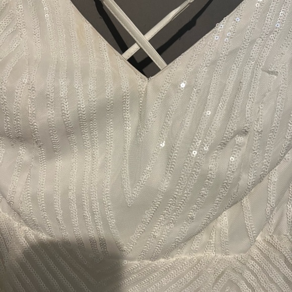 GORGEOUS Lulus wedding dress - Picture 2 of 4